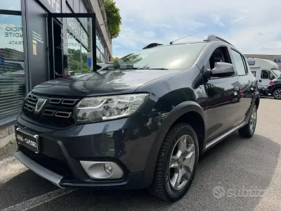 Usata Dacia Sandero Stepway 90 CV (66 kW) 2019 Grigio Berlina