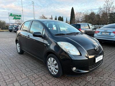 Usata Toyota Yaris 90 CV (66 kW) 2007 Nero Utilitaria
