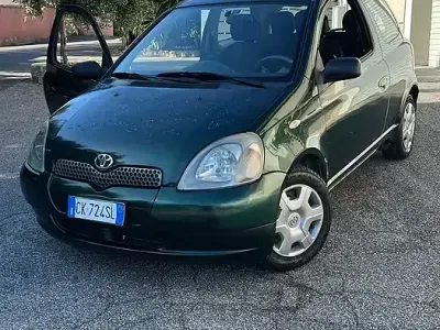 Usata Toyota Yaris 68 CV (50 kW) 2002 Verde Utilitaria