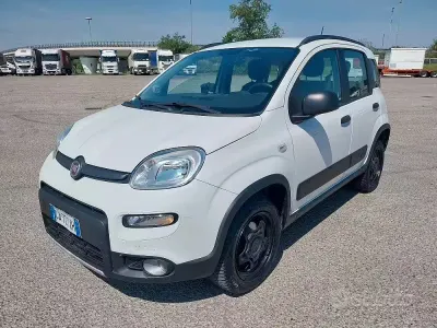 Usata Fiat Panda 4x4 S 85 CV (62 kW) 2020 Bianco Utilitaria
