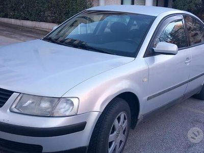 Usata VW Passat 125 CV (91 kW) 1999 Grigio Berlina