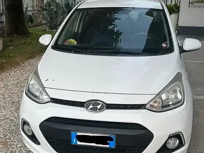 Usata Hyundai i10 66 CV (48 kW) 2016 Bianco Utilitaria