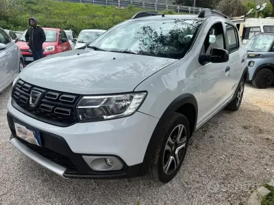 Usado Dacia Sandero Essentiel 90 CV (66 kW) 2019 Blanco Berlina