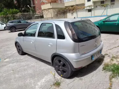 Używany Opel Corsa Enjoy 69 KM (50 kW) 2004 Szary Hatchback
