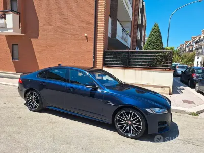 Usata Jaguar XF R-Sport 179 CV (131 kW) 2016 Bluazzurro Berlina