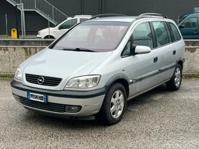 Usata Opel Zafira Elegance 125 CV (91 kW) 2002 Grigio Monovolume