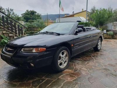 Usata Chrysler Stratus 133 CV (97 kW) 1999 Nero Cabrio
