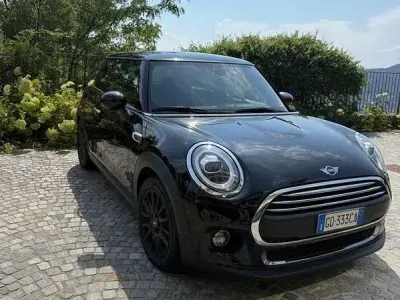 Usata Mini ONE 75 CV (55 kW) 2020 Nero Utilitaria