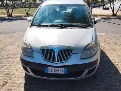 Usata Lancia Musa 90 CV (66 kW) 2006 Grigio Monovolume