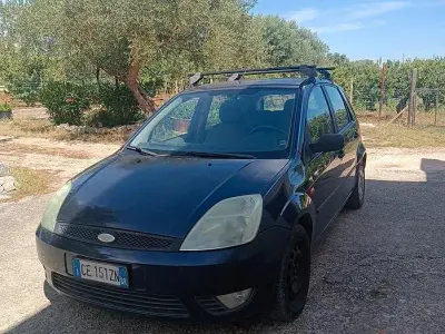 Usata Ford Fiesta 68 CV (50 kW) 2003 Bluazzurro Utilitaria