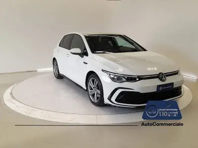 Używany VW Golf VIII R-line 150 KM (110 kW) 2022 Biały Sedan/Limuzyna