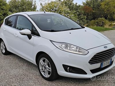 Usado Ford Fiesta Titanium 75 HP (55 kW) 2015 Branco Citadino