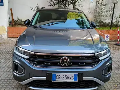 Usata VW T-Roc Life 110 CV (80 kW) 2023 Grigio SUV