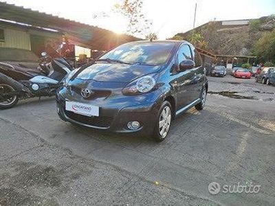 usata Toyota Aygo 1.0 benzina 5 porte 2010 neopatentati