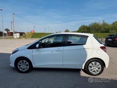 Usata Toyota Yaris Active 69 CV (50 kW) 2014 Bianco Utilitaria