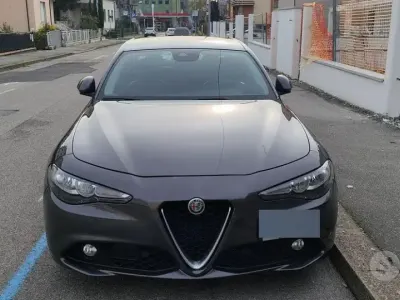 Usado Alfa Romeo Giulia 180 HP (132 kW) 2017 Cinzento Sedan