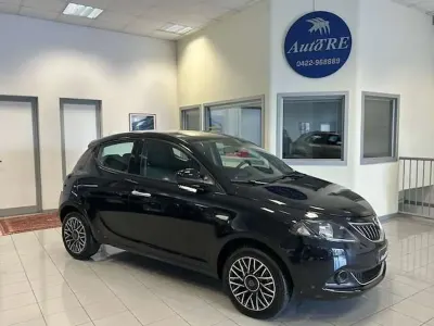Usata Lancia Ypsilon 69 CV (50 kW) 2024 Nero Utilitaria