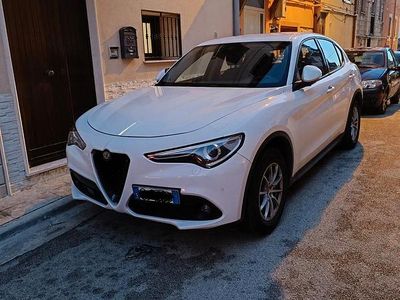 Käytetty Alfa Romeo Stelvio 190 HP (139 kW) 2019 Valkoinen Katumaasturi