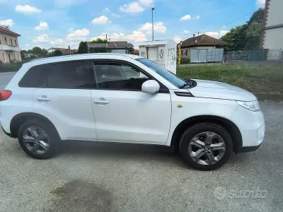 Usata Suzuki Grand Vitara 120 CV (88 kW) 2016 Bianco Station wagon
