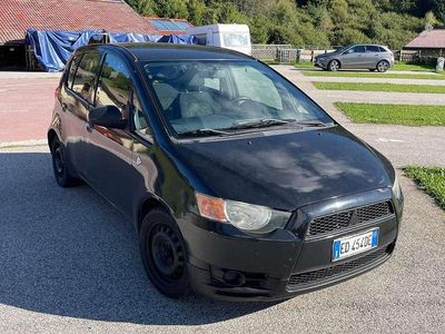 Usata Mitsubishi Colt Invite 75 CV (55 kW) 2010 Nero Berlina