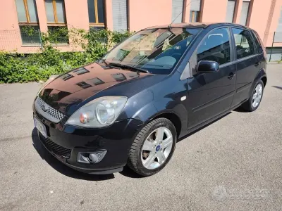 Usata Ford Fiesta 75 CV (55 kW) 2008 Nero Utilitaria