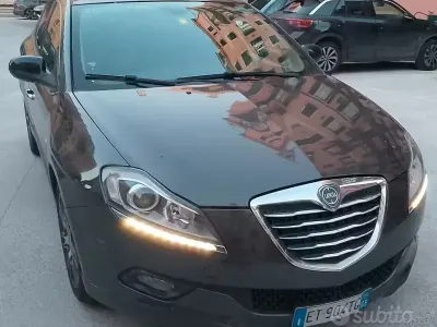 Usado Lancia Delta Gold 105 CV (77 kW) 2014 Gris Utilitario