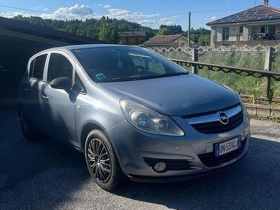 Usado Opel Corsa 75 CV (55 kW) 2008 Gris Utilitario