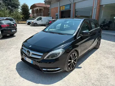 Usata Mercedes B180 Premium 109 CV (80 kW) 2014 Nero Utilitaria