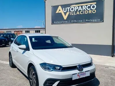Usata VW Polo Life 95 CV (69 kW) 2022 Beige Utilitaria