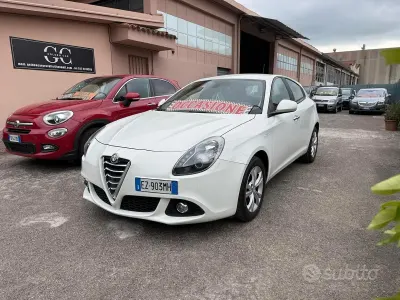 Second-hand Alfa Romeo Giulietta 105 CP (77 kW) 2015 Alb Hatchback