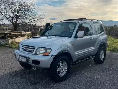 Usata Mitsubishi Pajero 165 CV (121 kW) 2000 Grigio SUV
