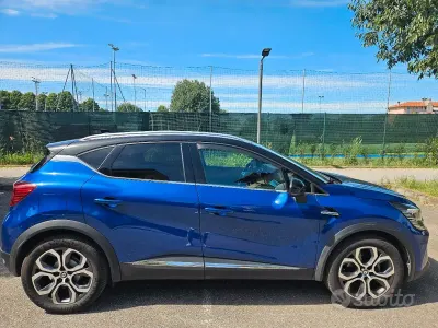 Usata Renault Captur Techno 101 CV (74 kW) 2022 Bluazzurro SUV
