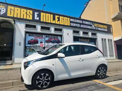 Usata Toyota Aygo Business Edition 72 CV (52 kW) 2021 Bianco Utilitaria