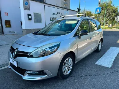 Usata Renault Scénic LIMITED 110 CV (80 kW) 2015 Argento Monovolume