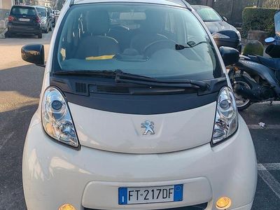 Usata Peugeot iON Active 49 kW (67 CV) 2018 Bianco Utilitaria
