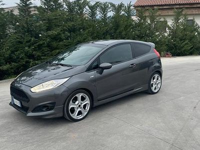 Usata Ford Fiesta ST-Line 75 CV (55 kW) 2017 Grigio