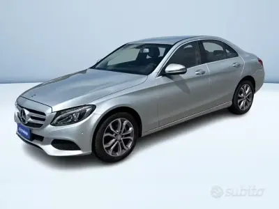 Usata Mercedes C180 156 CV (114 kW) 2016 Argento metallizzato Berlina