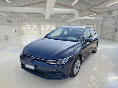 Usata VW Golf VIII Life 150 CV (110 kW) 2023 Grigio Berlina