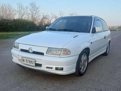 Usata Opel Astra 116 CV (85 kW) 1994 Bianco Coupé