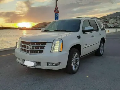 Usata Cadillac Escalade 409 CV (300 kW) 2010 Bianco Station wagon