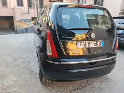 Usata Lancia Musa 90 CV (66 kW) 2008 Marrone Monovolume