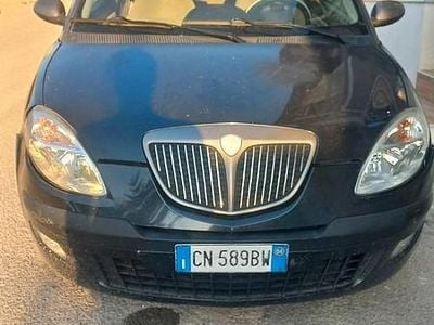 Usata Lancia Ypsilon 70 CV (51 kW) 2004 Nero Utilitaria
