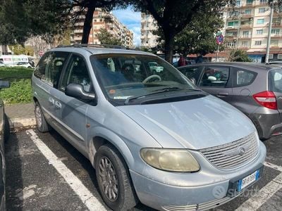 Usata Chrysler Grand Voyager 116 CV (85 kW) 2001 Grigio Monovolume