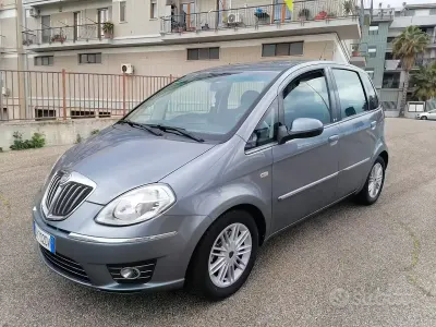 Gebraucht Lancia Musa Gold 95 PS (69 kW) 2011 Grau Van / Kleinbus