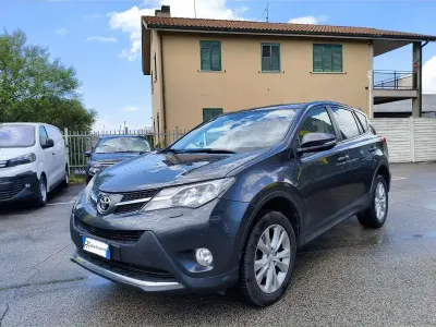 Usata Toyota RAV4 Lounge 150 CV (110 kW) 2014 Grigio SUV