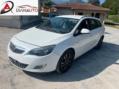 Usata Opel Astra 165 CV (121 kW) 2012 Bianco Station wagon