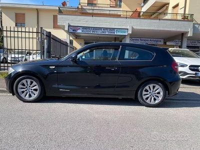 Usata BMW 118 142 CV (104 kW) 2010 Nero Utilitaria