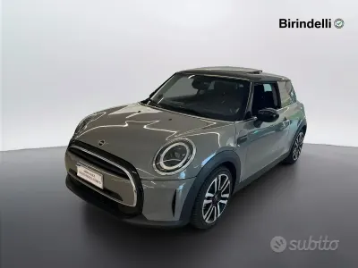 Usata Mini Cooper Classic 136 CV (100 kW) 2022 Moonwalk grey metallic. Utilitaria