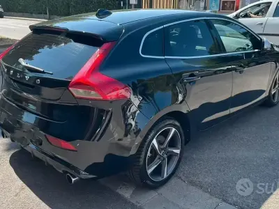 Usata Volvo V40 R-Design 120 CV (88 kW) 2016 Nero Coupé