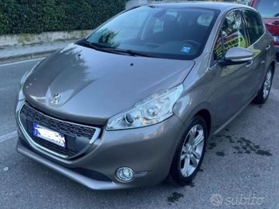 Usata Peugeot 208 Allure 68 CV (50 kW) 2013 Grigio Utilitaria